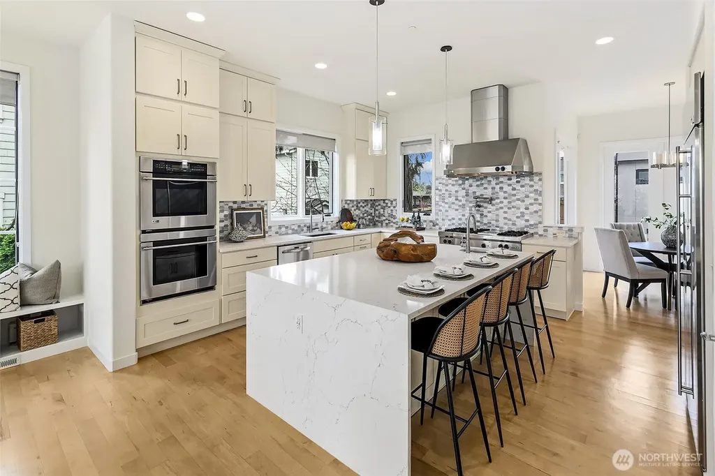 526 14th Avenue W Kirkland WA 98033