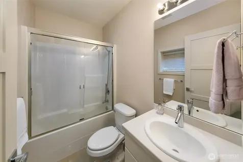 526 14th Avenue W Kirkland WA 98033