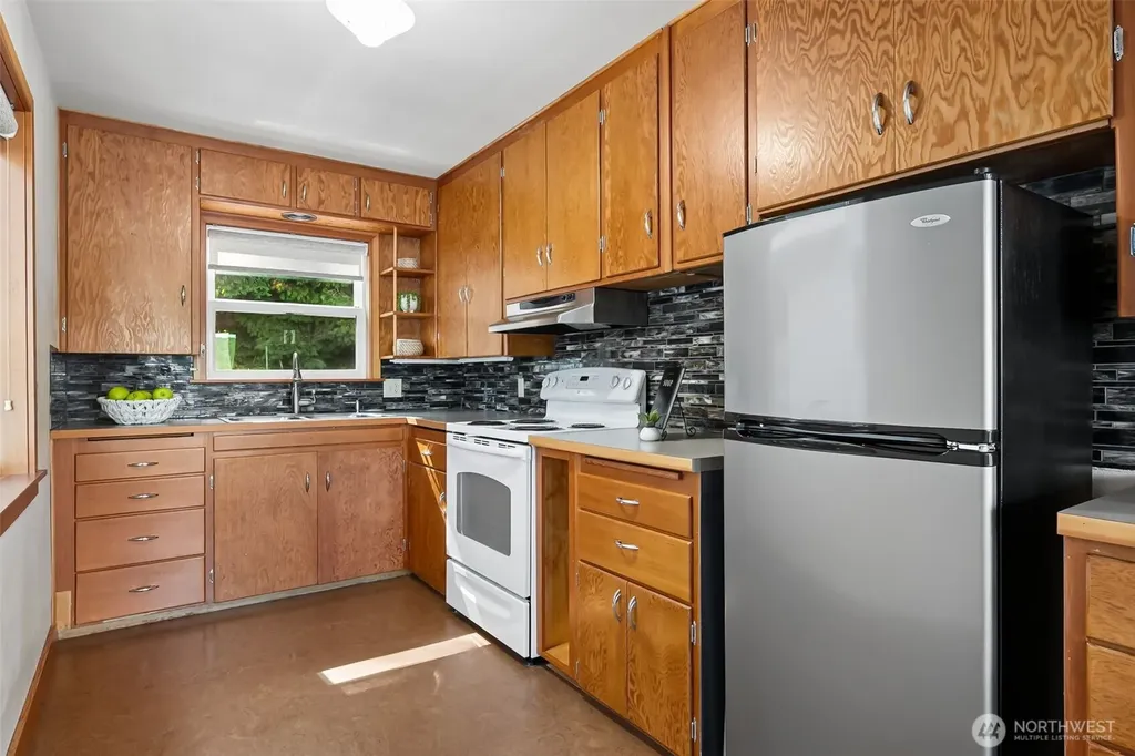 23830 N Us Highway 101 Hoodsport WA 98548