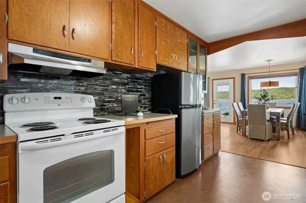 23830 N Us Highway 101 Hoodsport WA 98548