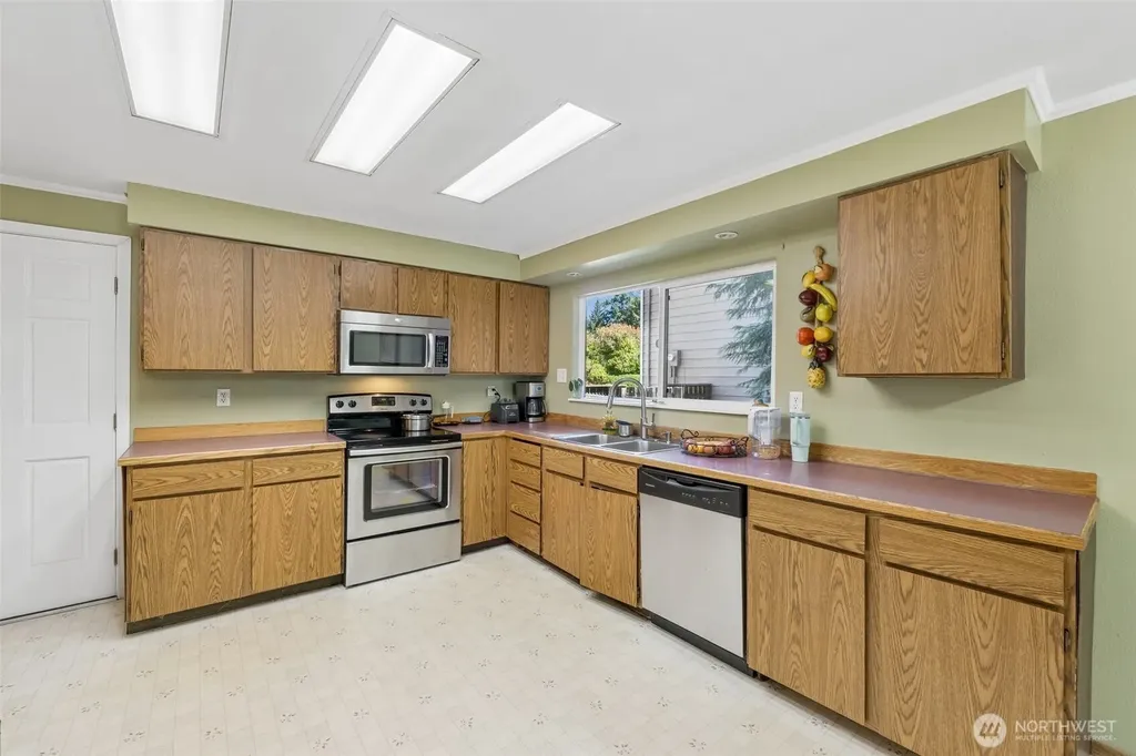 521 SW 317th Place Federal Way WA 98023