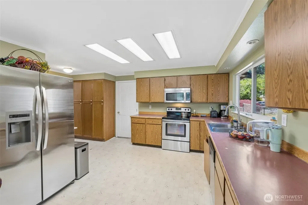 521 SW 317th Place Federal Way WA 98023