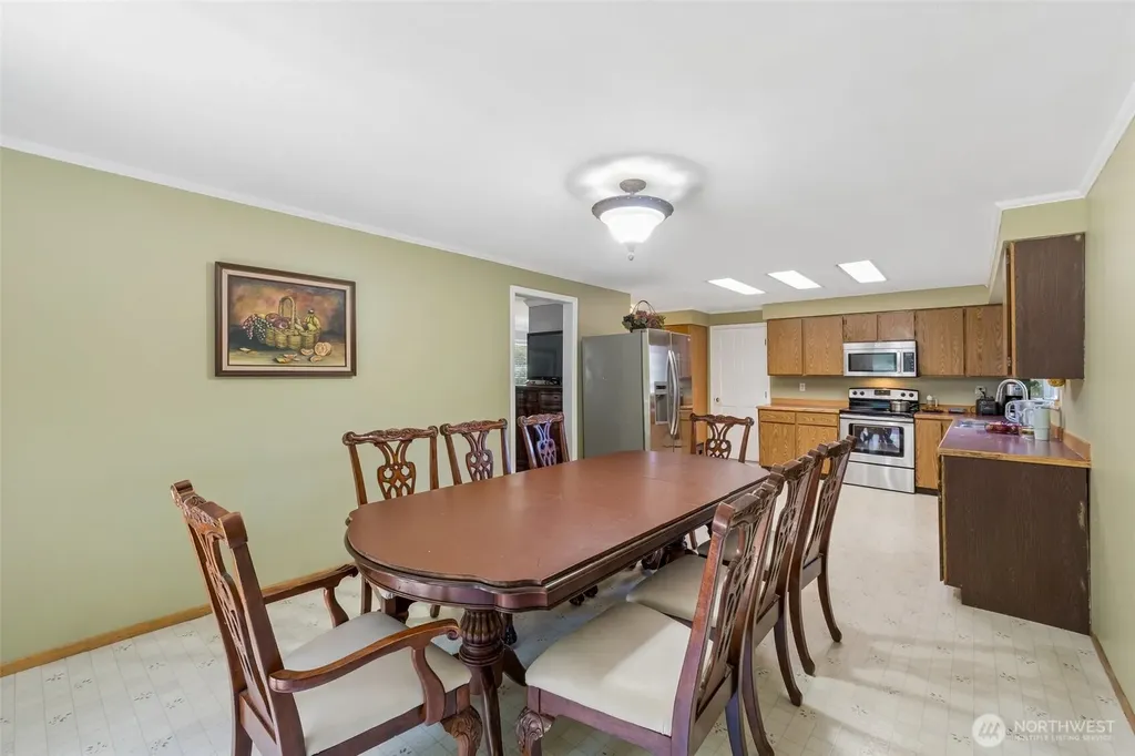 521 SW 317th Place Federal Way WA 98023