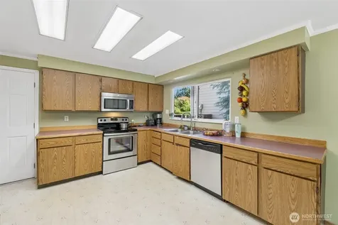 521 SW 317th Place Federal Way WA 98023
