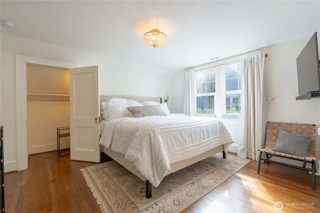 2218 E Mcgraw Street Seattle WA 98112