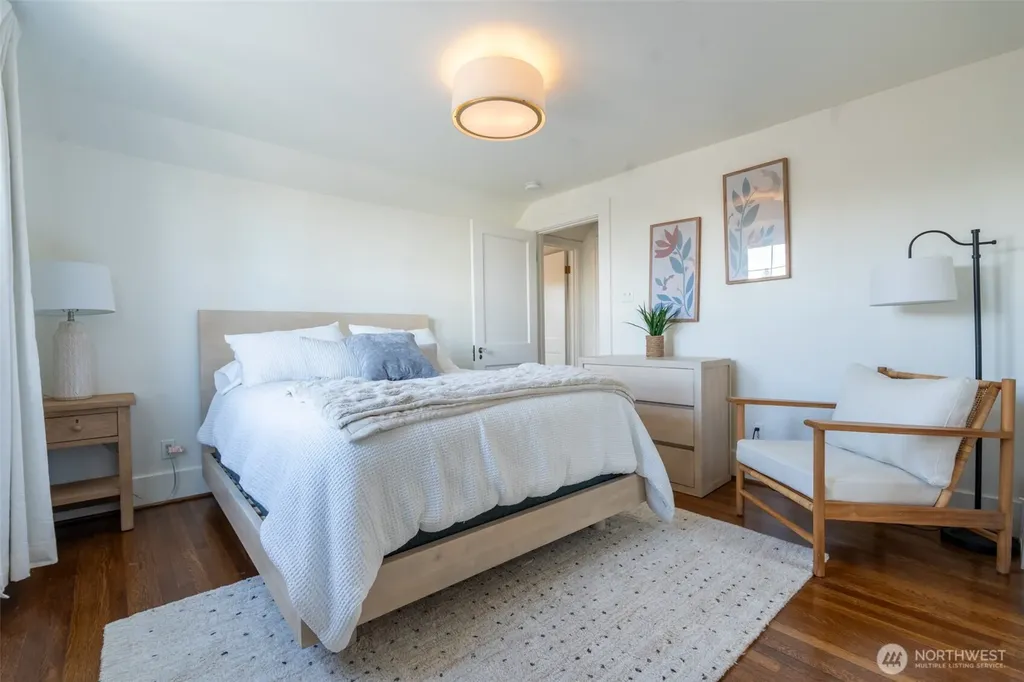 2218 E Mcgraw Street Seattle WA 98112