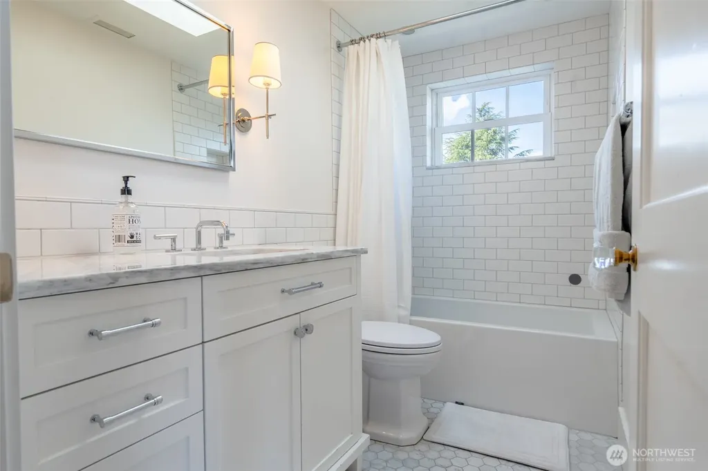 2218 E Mcgraw Street Seattle WA 98112