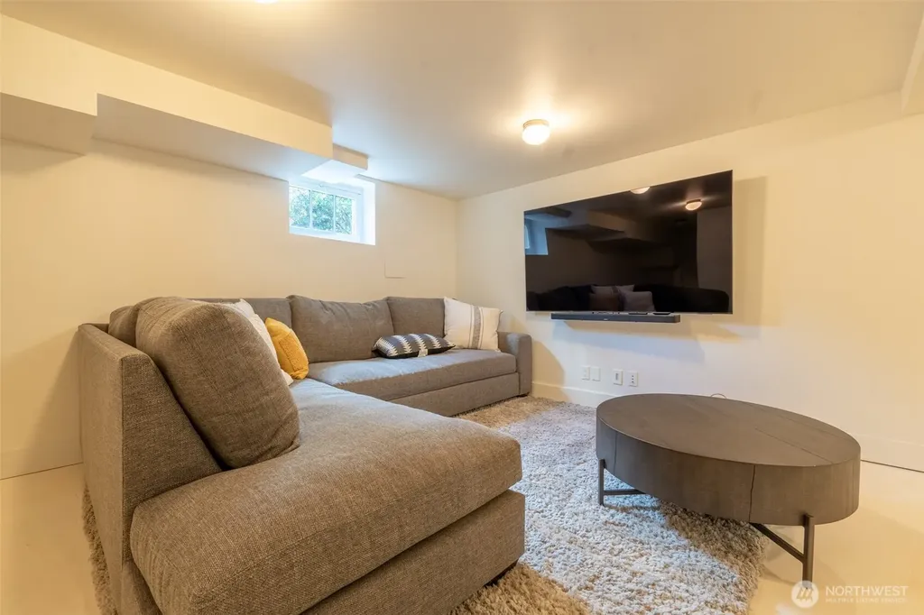 2218 E Mcgraw Street Seattle WA 98112