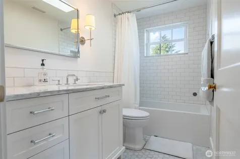 2218 E Mcgraw Street Seattle WA 98112