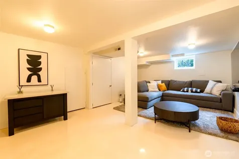 2218 E Mcgraw Street Seattle WA 98112