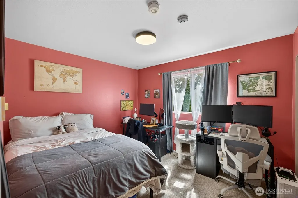 320 SE Barrington Drive Oak Harbor WA 98277