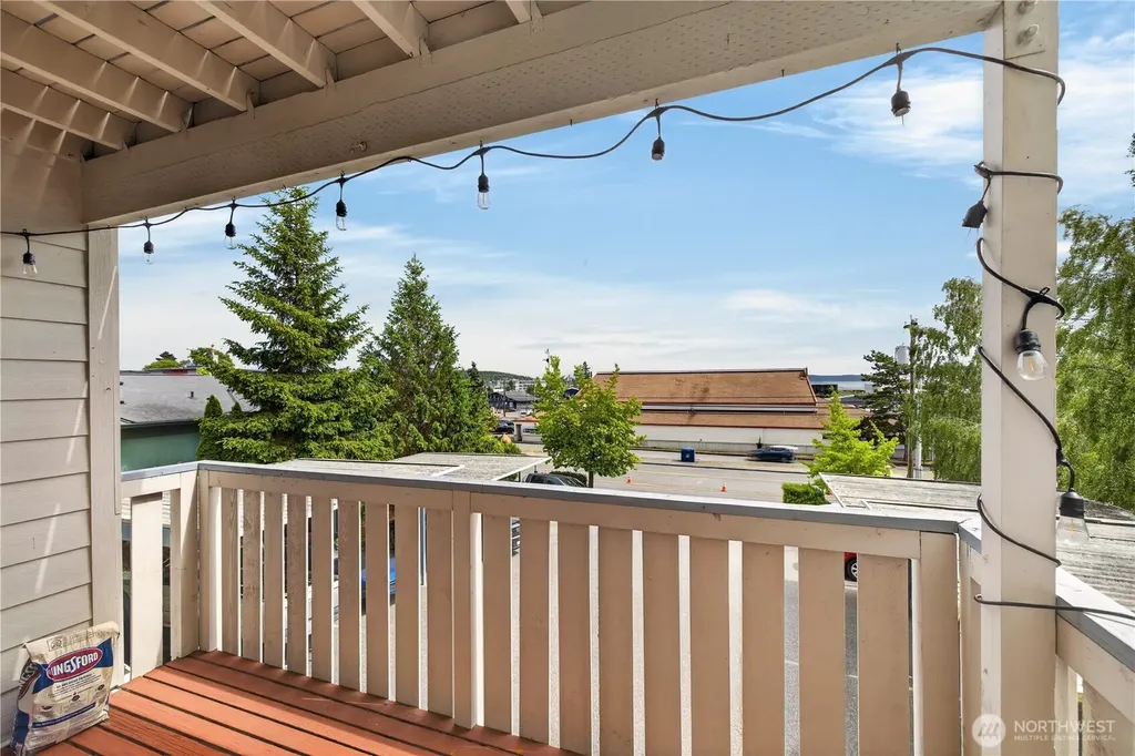320 SE Barrington Drive Oak Harbor WA 98277