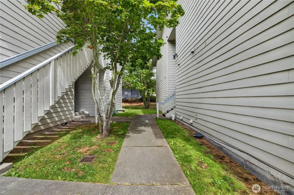 320 SE Barrington Drive Oak Harbor WA 98277