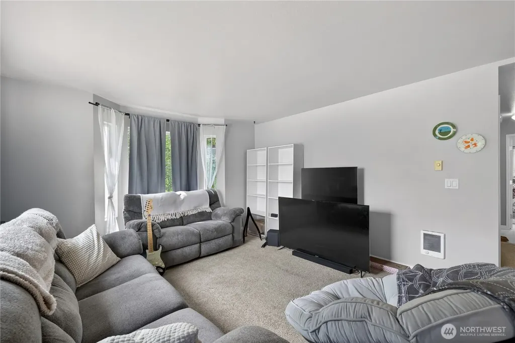 320 SE Barrington Drive Oak Harbor WA 98277