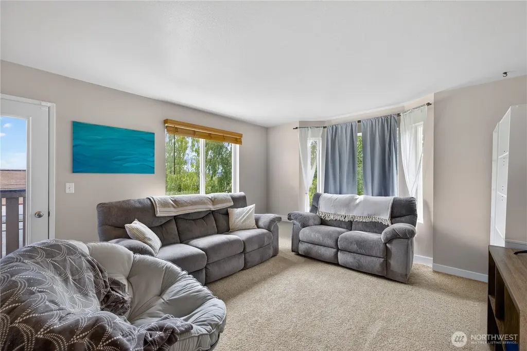 320 SE Barrington Drive Oak Harbor WA 98277