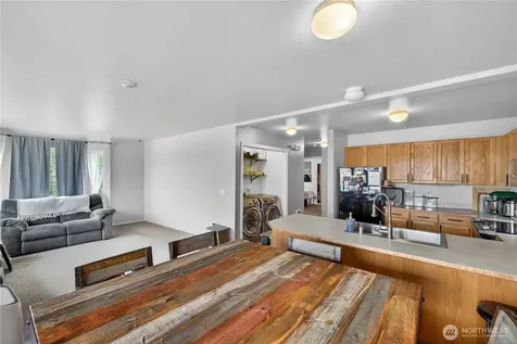 320 SE Barrington Drive Oak Harbor WA 98277