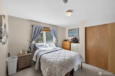 320 SE Barrington Drive Oak Harbor WA 98277