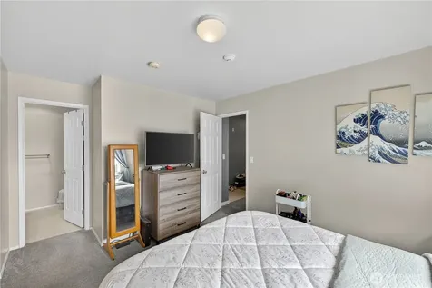320 SE Barrington Drive Oak Harbor WA 98277