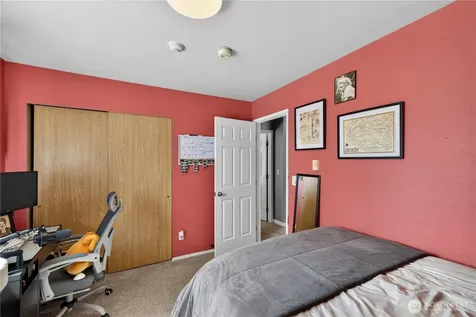 320 SE Barrington Drive Oak Harbor WA 98277