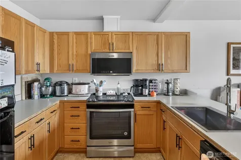320 SE Barrington Drive Oak Harbor WA 98277