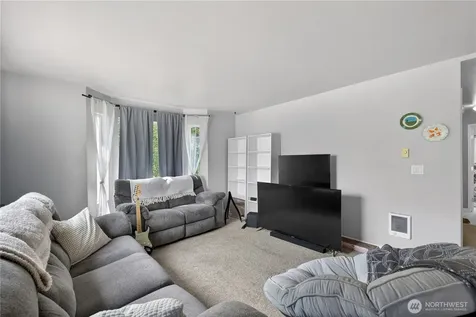 320 SE Barrington Drive Oak Harbor WA 98277