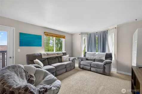 320 SE Barrington Drive Oak Harbor WA 98277