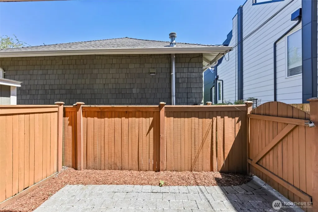 4105 Fremont Avenue N Seattle WA 98103