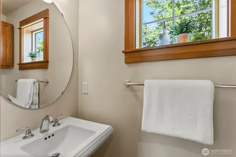 4105 Fremont Avenue N Seattle WA 98103