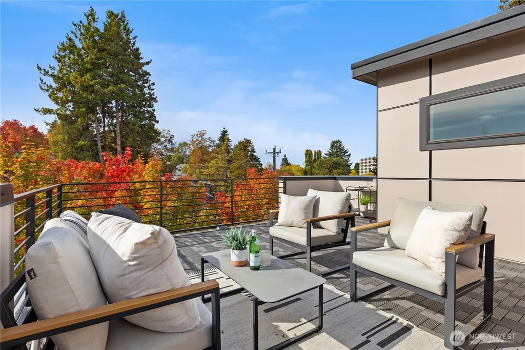 6544 Latona Avenue NE Seattle WA 98115