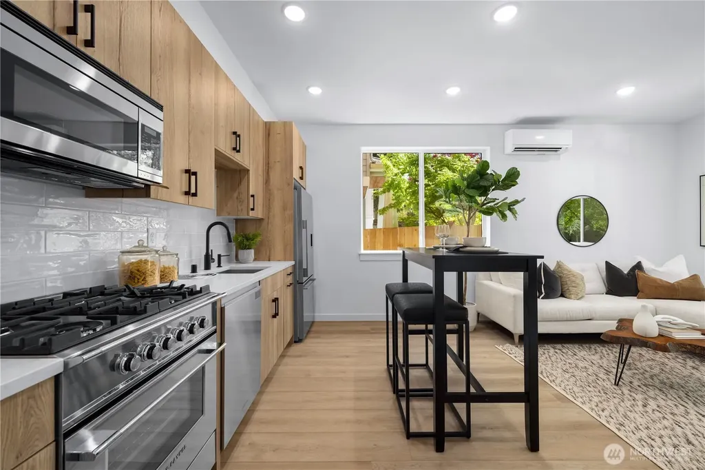 6544 Latona Avenue NE Seattle WA 98115