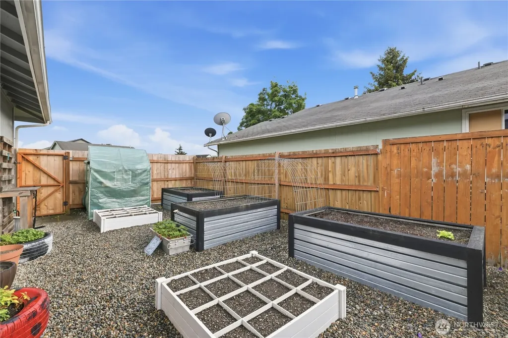 9816 Ramsay Dr SE Yelm WA 98597