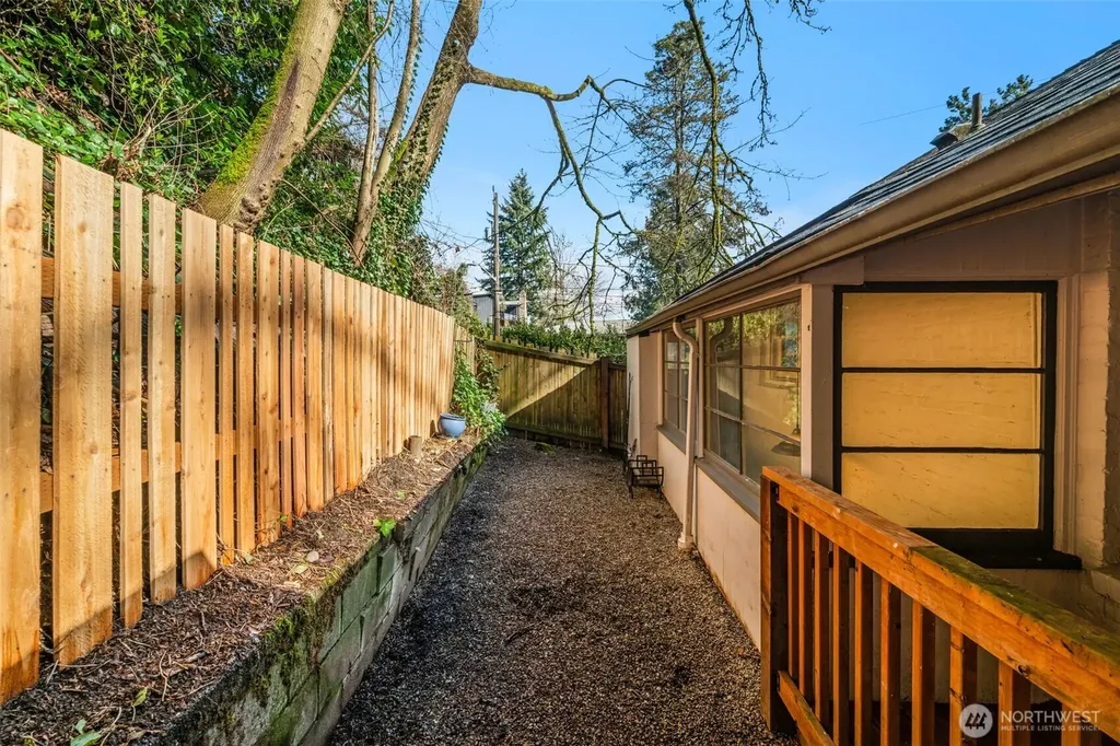 2301 Delmar Drive E Seattle WA 98102