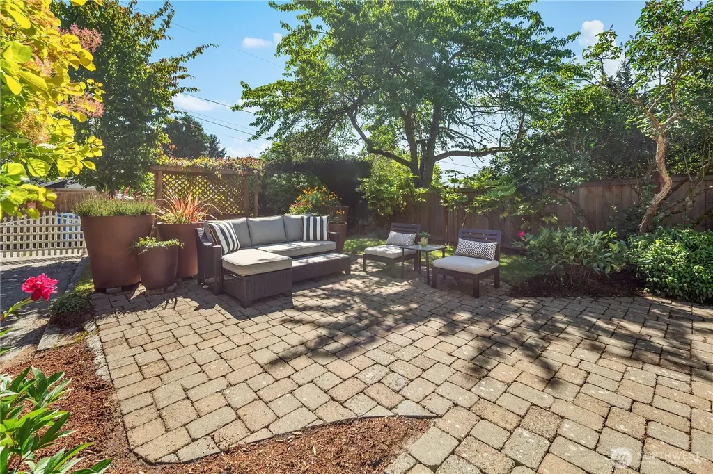 7506 23rd Avenue NW Seattle WA 98117