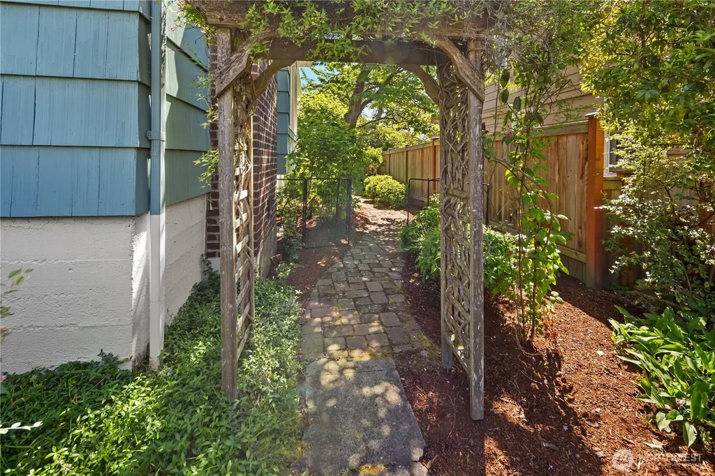 7506 23rd Avenue NW Seattle WA 98117