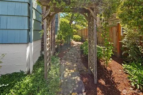 7506 23rd Avenue NW Seattle WA 98117