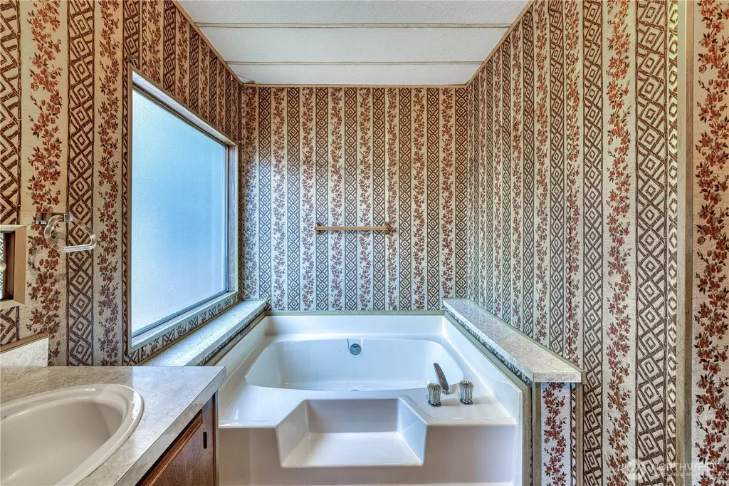 270 NE Saber Drive Belfair WA 98528
