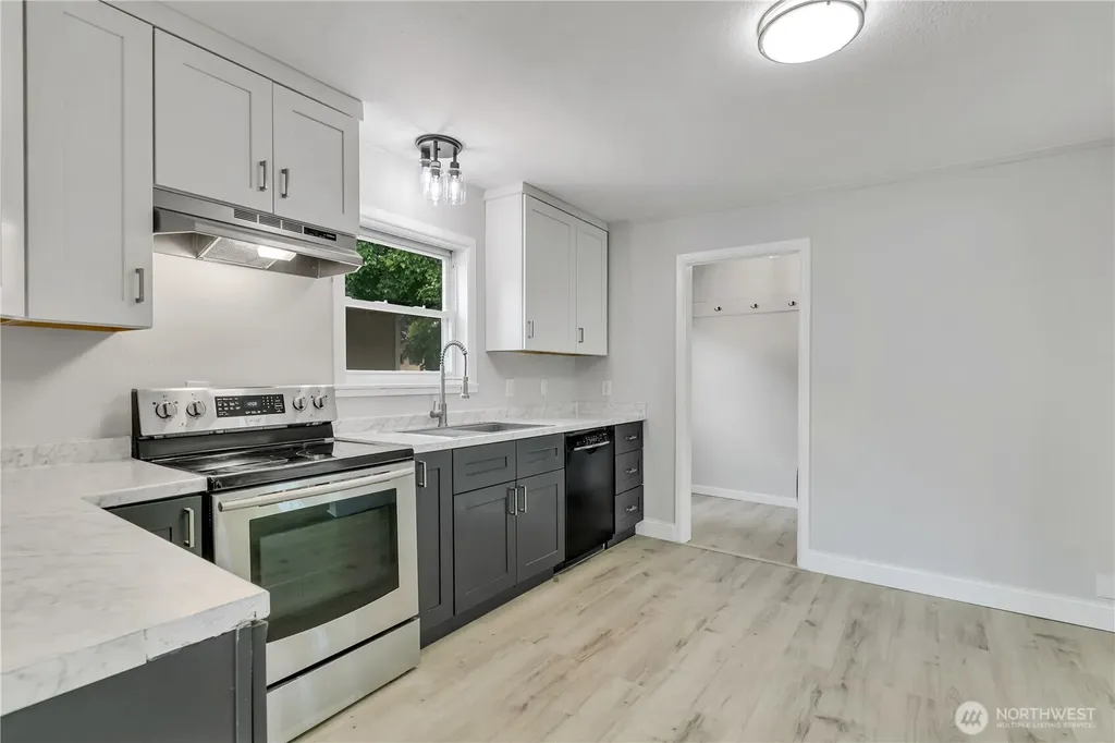 137 Wayne Avenue Pacific WA 98047