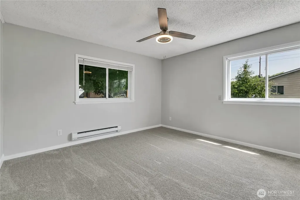 137 Wayne Avenue Pacific WA 98047