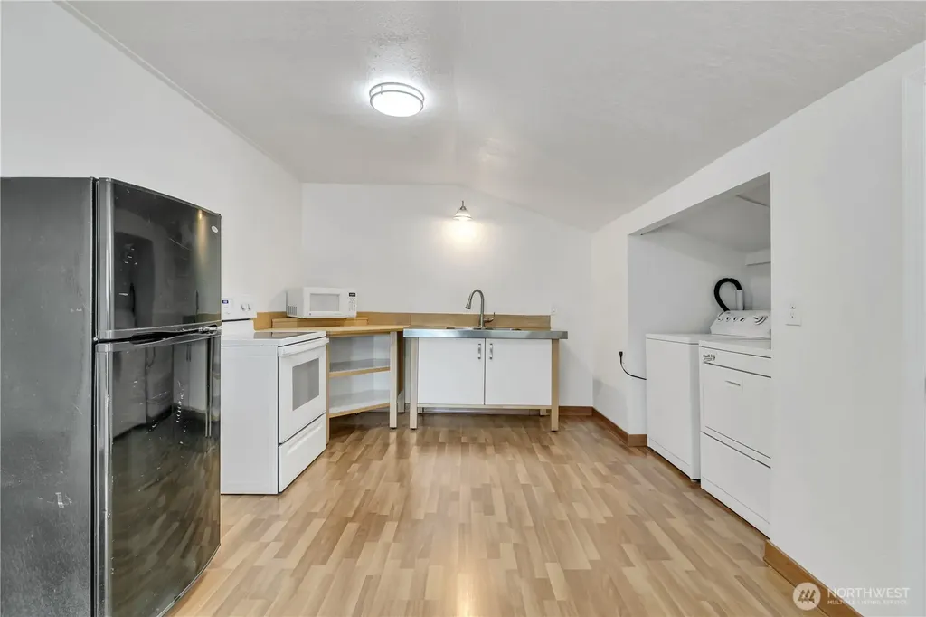 137 Wayne Avenue Pacific WA 98047