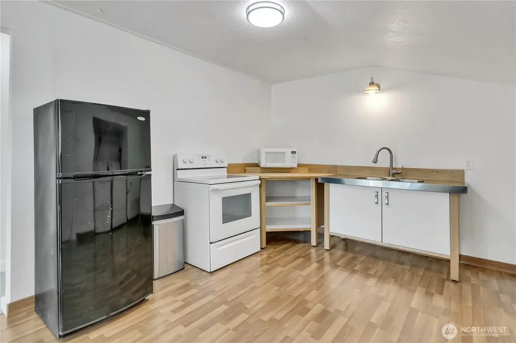 137 Wayne Avenue Pacific WA 98047