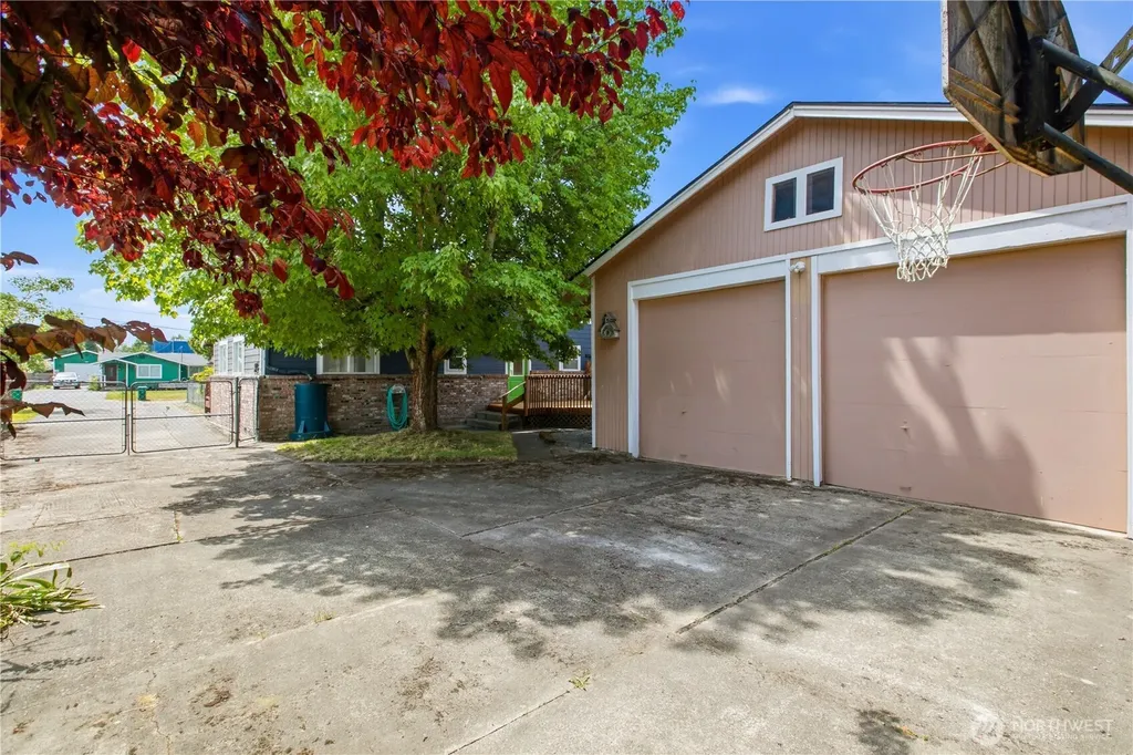 137 Wayne Avenue Pacific WA 98047