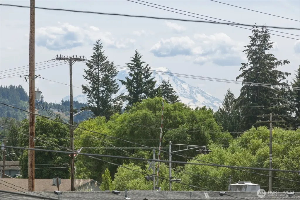 137 Wayne Avenue Pacific WA 98047