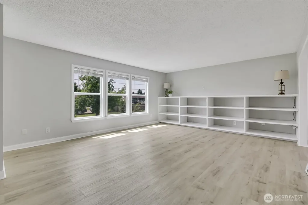 137 Wayne Avenue Pacific WA 98047