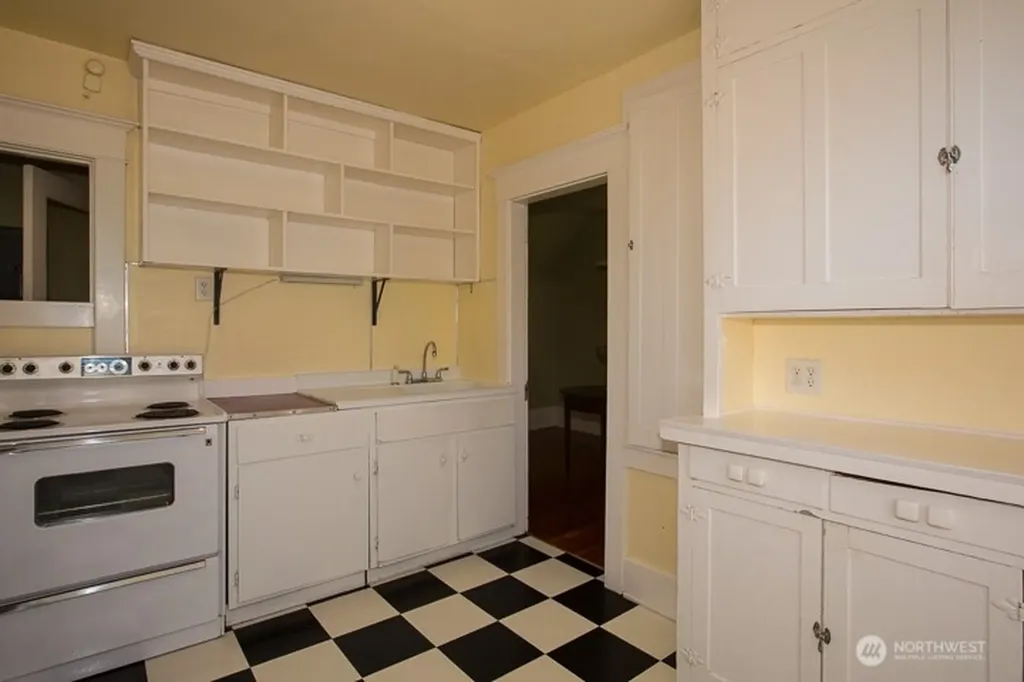 1618 E Mercer Street Seattle WA 98112