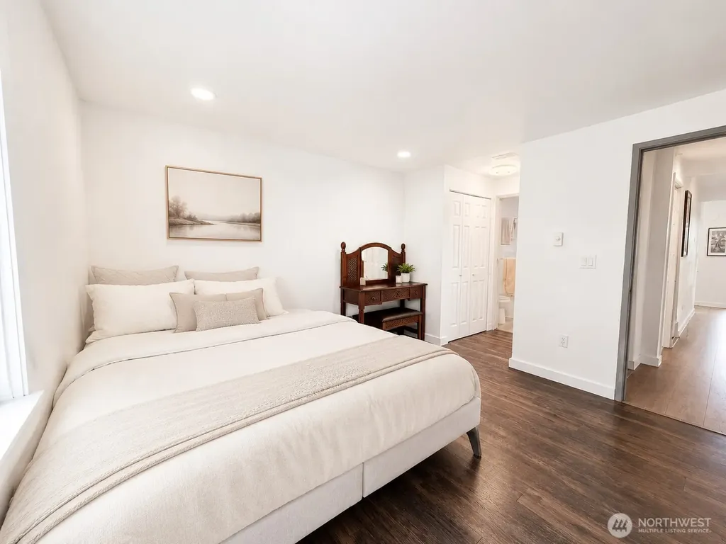 1852 Central Place S Kent WA 98030