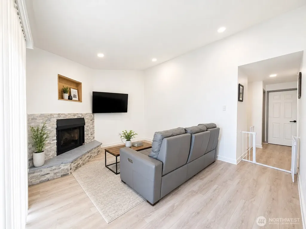 1852 Central Place S Kent WA 98030