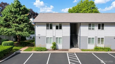 1852 Central Place S Kent WA 98030