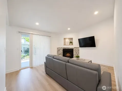 1852 Central Place S Kent WA 98030
