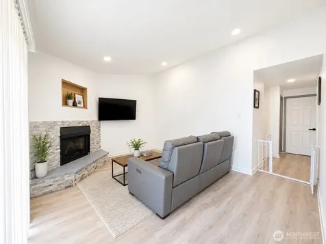 1852 Central Place S Kent WA 98030