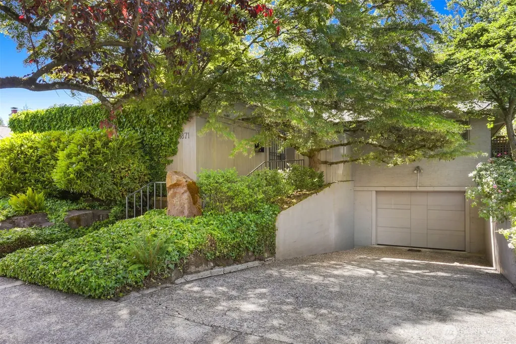 1871 40th Avenue E Seattle WA 98112